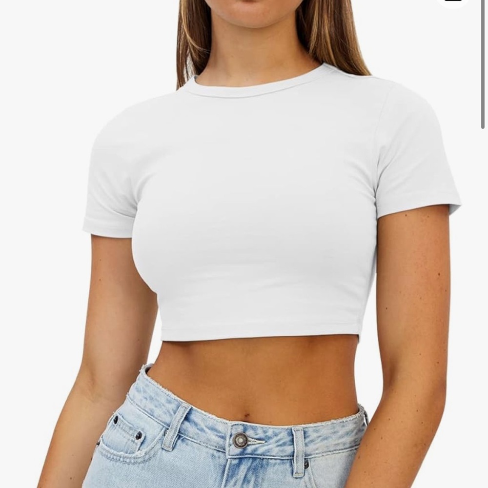 White tshirt never worn, forgot to return